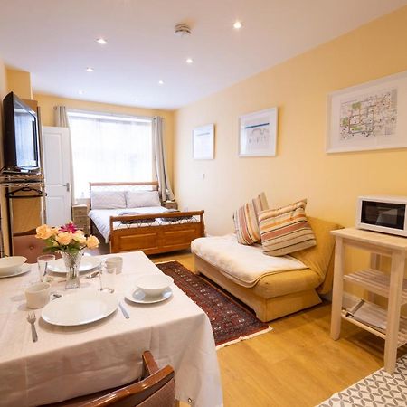 London Vegetarian Smoke & Pet Free En-Suite With Ev Parking 埃奇韦尔 外观 照片