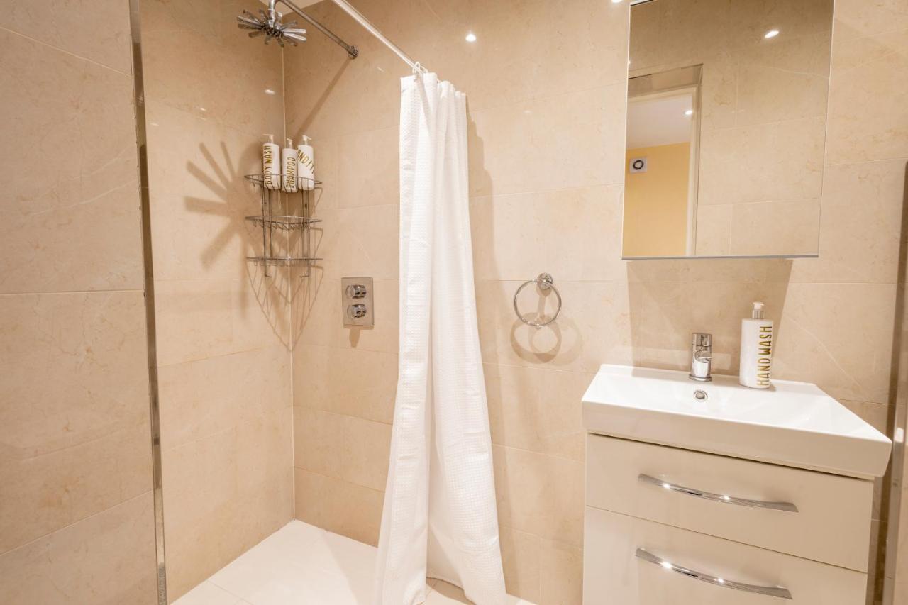 London Vegetarian Smoke & Pet Free En-Suite With Ev Parking 埃奇韦尔 外观 照片