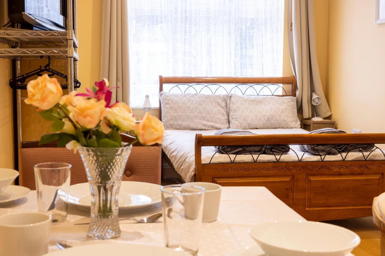 London Vegetarian Smoke & Pet Free En-Suite With Ev Parking 埃奇韦尔 外观 照片