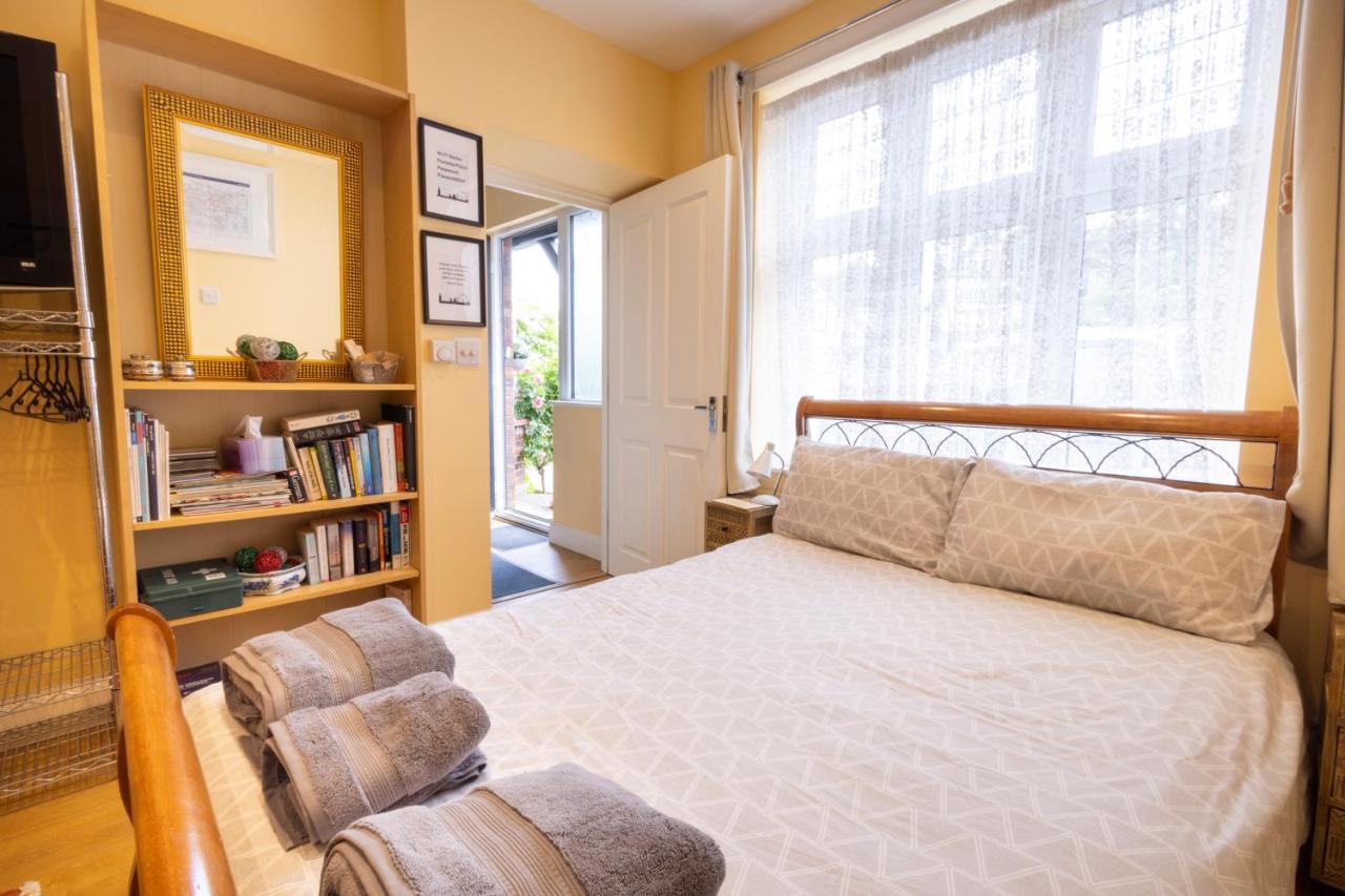 London Vegetarian Smoke & Pet Free En-Suite With Ev Parking 埃奇韦尔 外观 照片