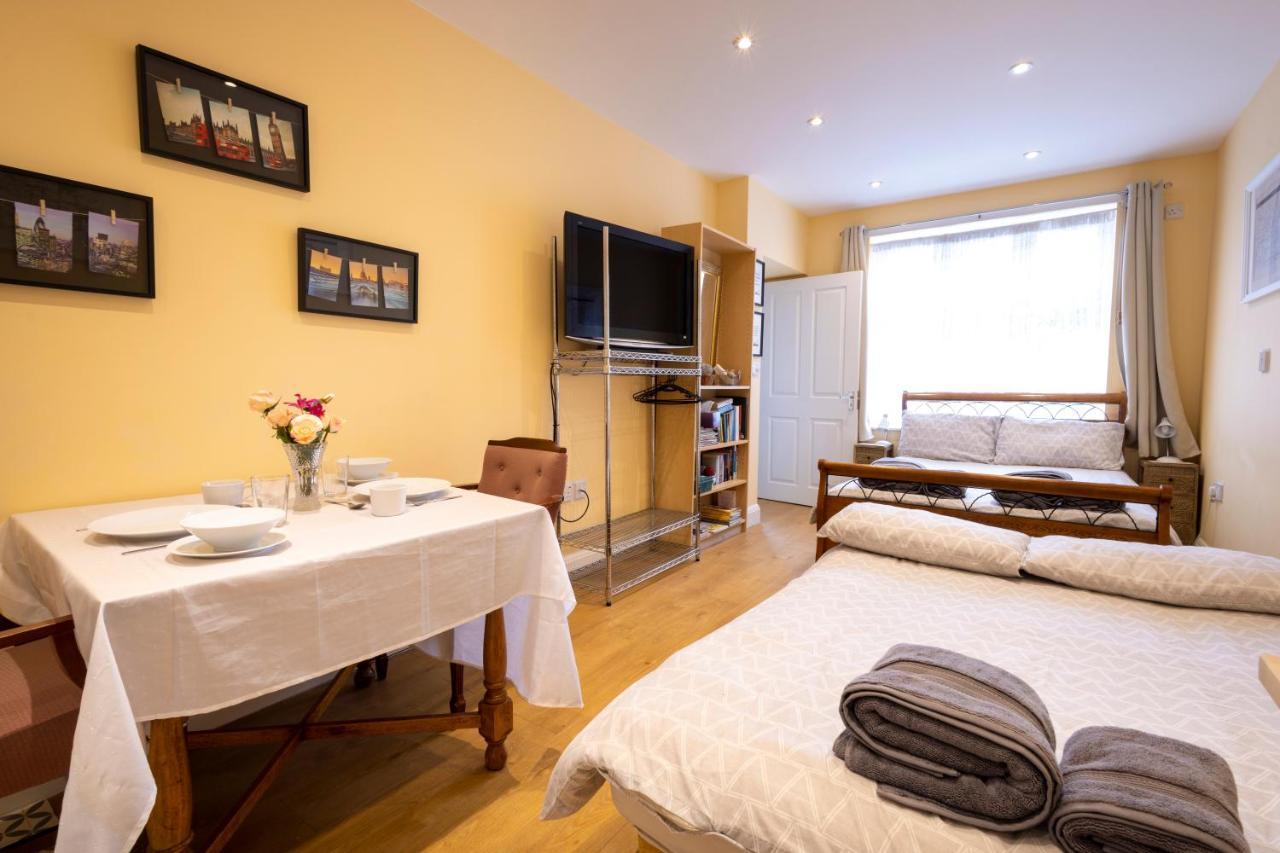 London Vegetarian Smoke & Pet Free En-Suite With Ev Parking 埃奇韦尔 外观 照片
