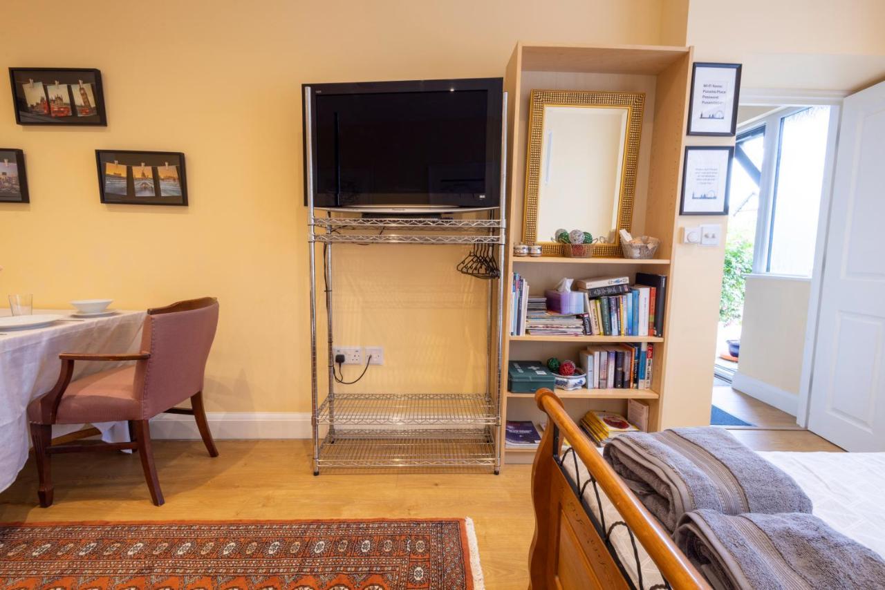 London Vegetarian Smoke & Pet Free En-Suite With Ev Parking 埃奇韦尔 外观 照片
