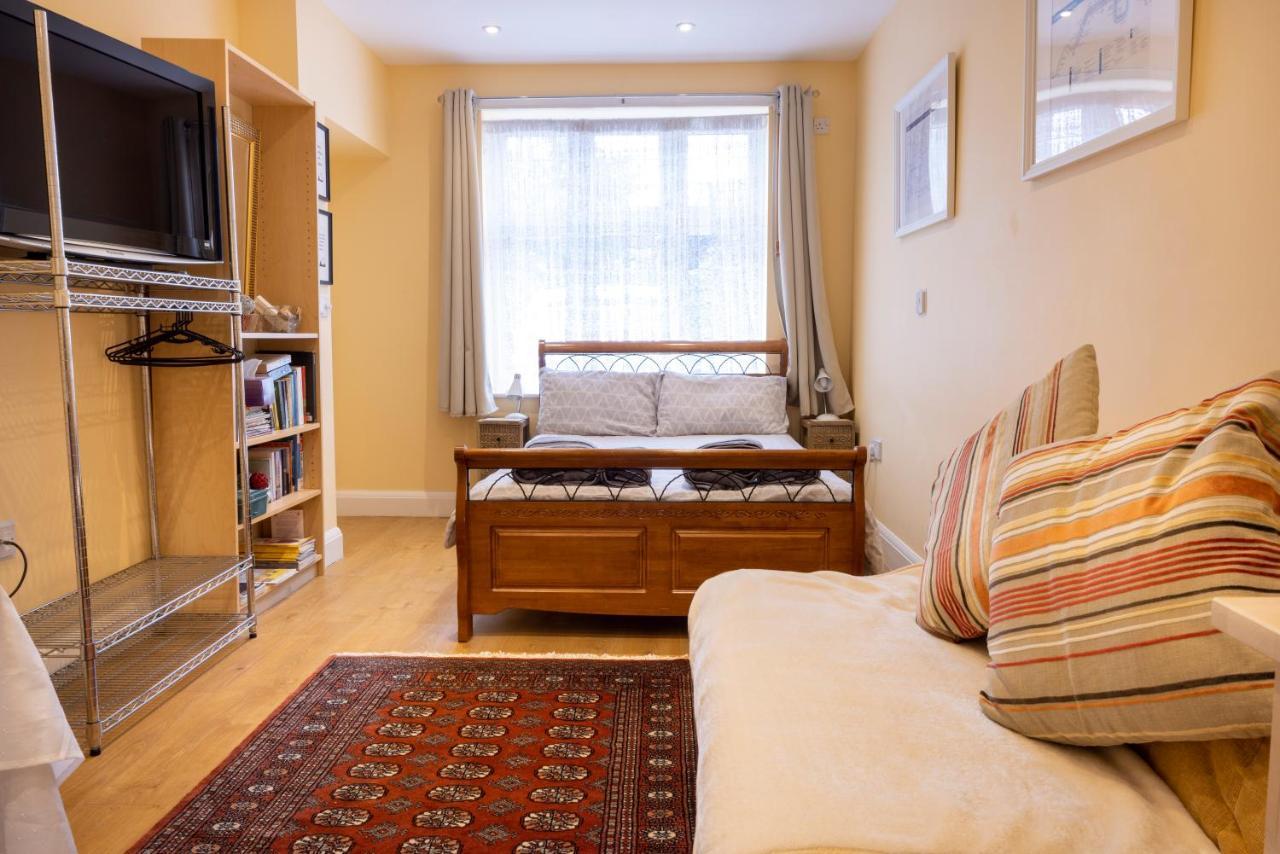London Vegetarian Smoke & Pet Free En-Suite With Ev Parking 埃奇韦尔 外观 照片